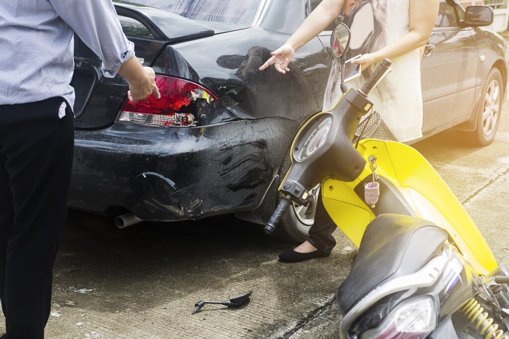 How Can a Car Accident Lawyer Manage a UM/UIM Claim