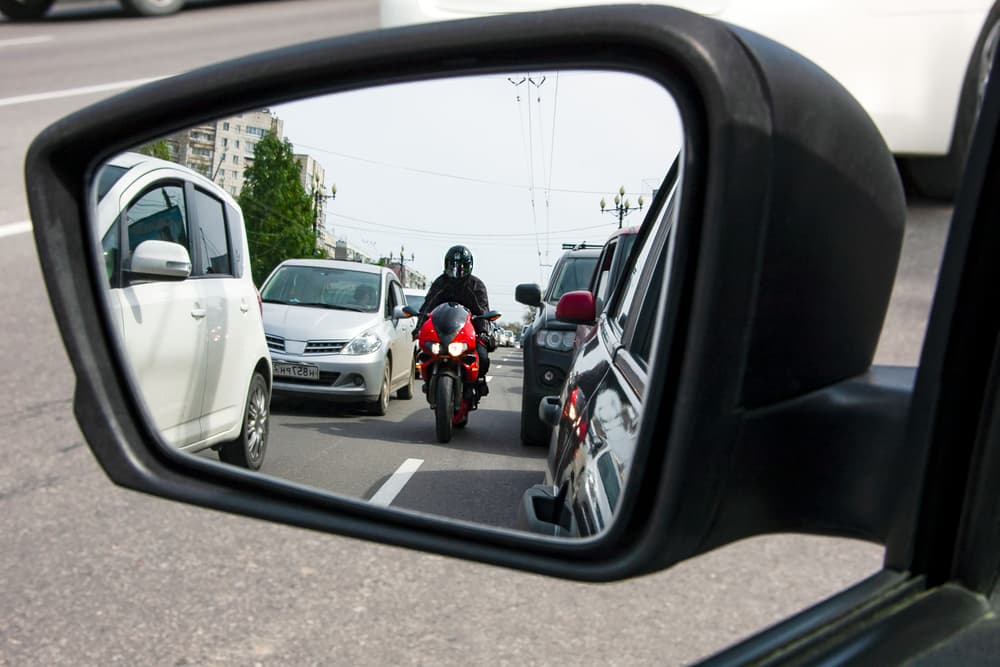 ¿Cuáles son las causas de los accidentes de motocicleta?
